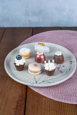 Sophisticated sweets for Brazilian weddings. Macarons, truffles and small chocolate cups_vertical.