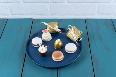 Chocolate truffle with edible gold ink, surrounded by other sophisticated Brazilian wedding candies.
