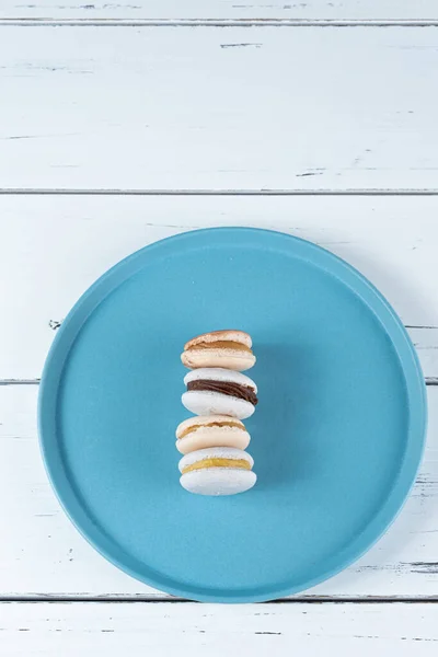 Macarons Chocolate Ganache Filling Dulce Leche Stacked Blue Plate_Top View — Fotografia de Stock
