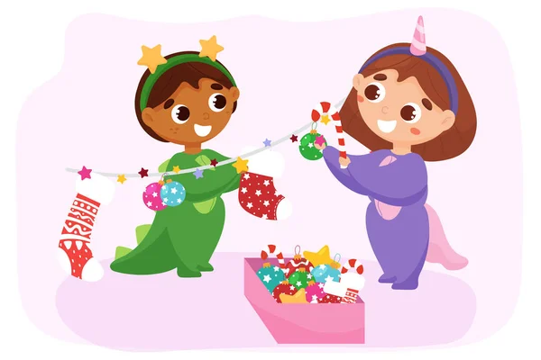 Çok ırklı çocuklar Noel süsü yapıyorlar