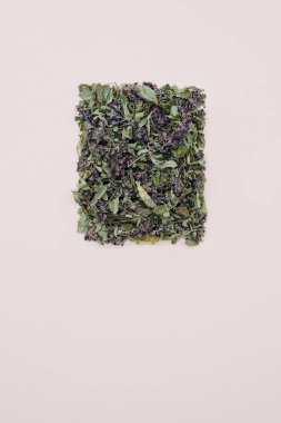 Kuru origanum vulgare çayı, yakın çekim. Organik, doğal, kurutulmuş kekik otu baharat bileşimi, yukarıdan görünüyor. Alternatif bitkisel ilaç. Sağlıklı yaşam tarzı kavramı.  