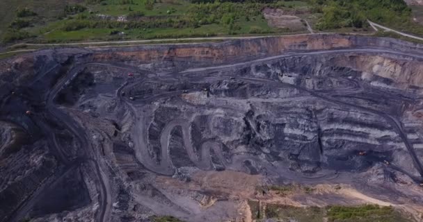 采煤区 露天矿 采石场的空中景观 露天煤矿采煤机上方飞行 总体规划 — 图库视频影像