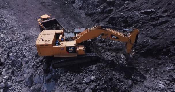 Belovo Russia May 2019 Drone View Yellow Mine Excavator Loads — Stock Video