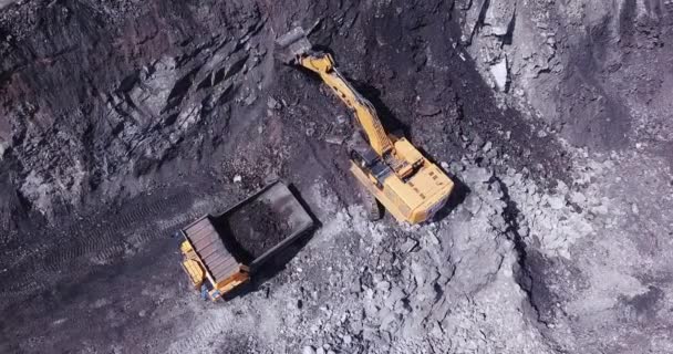Belovo Ryssland Maj 2019 Drone View Yellow Mine Excavator Loads — Stockvideo