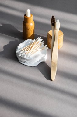 Doğal sıfır atık banyo ürünleri. Sürdürülebilir yaşam tarzı için tuvalet malzemeleri, kozmetik ürünleri.