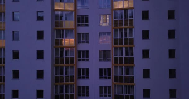 Vedere Dronă Clădirii Apartamente Contemporane Ferestre Balcoane Colorate Imagini Aeriene — Videoclip de stoc