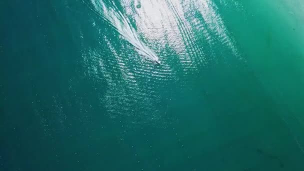 Turistas Parapeteando Sobre Costa Del Mar Vista Punto Del Dron — Vídeo de stock