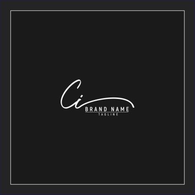 Lüks ilk CI logosu imzalı el yazısı imzası siyah arkaplanda izole edildi