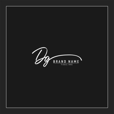 Lüks ilk DG logosu imzalı el yazısı imzası siyah arkaplanda izole edildi
