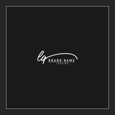 LQ logosunun baş harfleri siyah arkaplanda izole edilmiş el yazısı imzası.
