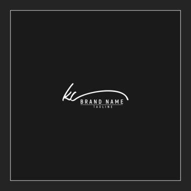 lüks ilk KC logosu imzalı el yazısı imzası siyah arkaplanda izole edildi