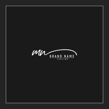 lüks ilk MN logosu imzalı el yazısı imzası siyah arkaplanda izole edildi