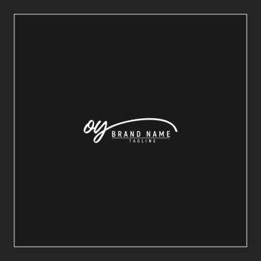 Lüks ilk OY logosu imzalı el yazısı imzası siyah arkaplanda izole edildi