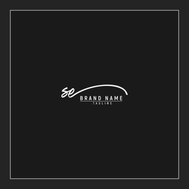 lüks SE başlangıç logosu imzalı el yazısı imzası siyah arkaplanda izole edildi