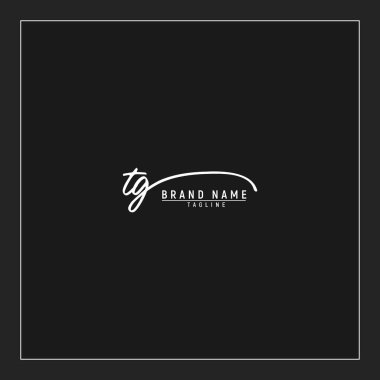 Lüks ilk TG logosu imzalı el yazısı imzası siyah arkaplanda izole edildi