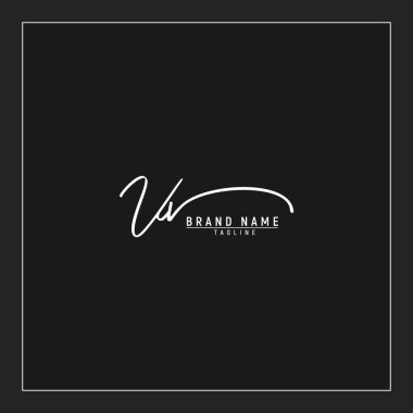 lüks ilk VV logosu imzalı el yazısı imzası siyah arkaplanda izole edildi