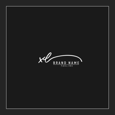 lüks XL başlangıç logosu imzalı el yazısı imzası siyah arkaplanda izole edilmiş