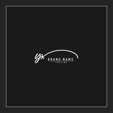 Lüks ilk YX logosu imzalı el yazısı imzası siyah arkaplanda izole edildi