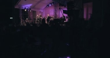 Caz ve blues açık hava konseri. Seyircilerden çekim