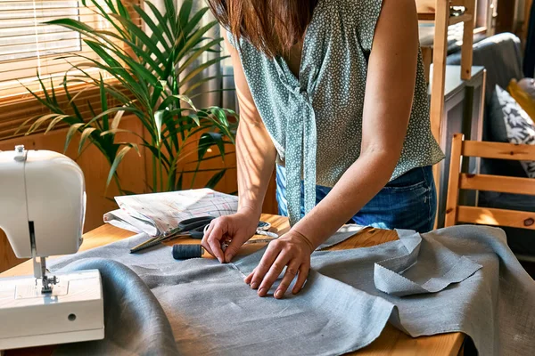 Woman Taking Measurements Linen Fabric Seamstress Sewing Sewing Machine Small — Stock Photo, Image