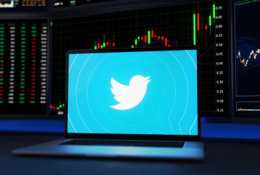Bir dizüstü bilgisayar ekranındaki Twitter logosu borsada işlem görüyor