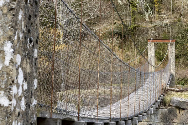 Старый Подвесной Мост Середине Горы — стоковое фото