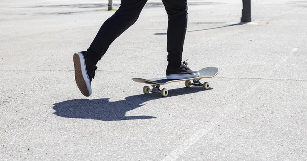 Close Legs Propelling Skateboard — Stock Photo, Image