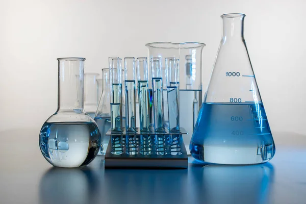 Laboratory Equipment Beakers Flasks Cylinders Test Tubes Well Placed — Stock Photo, Image