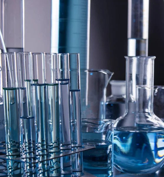 Close Labware Beaker Flask Graduated Cylinders Test Tubes Well Placed — Stockfoto