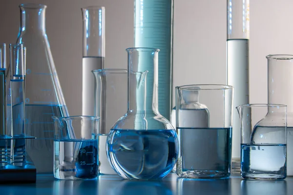 Close Labware Beaker Flask Graduated Cylinders Test Tubes Well Placed — Fotografia de Stock