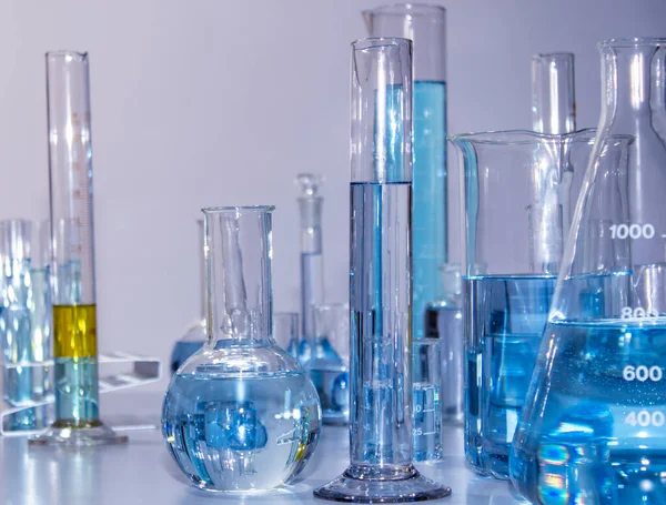 Close Labware Beaker Flask Graduated Cylinders Test Tubes Well Placed — Fotografia de Stock