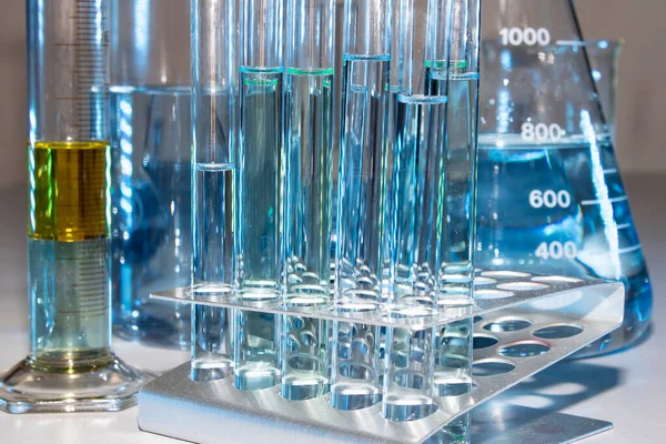 Close Labware Beaker Flask Graduated Cylinders Test Tubes Well Placed — Stockfoto