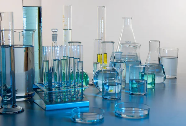 Close Labware Beaker Flask Graduated Cylinders Test Tubes Well Placed — Fotografia de Stock