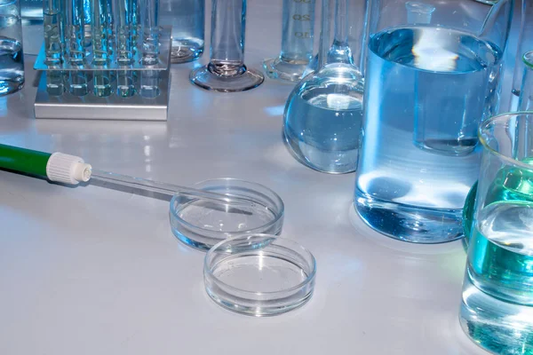 Close Labware Beaker Flask Graduated Cylinders Test Tubes Well Placed — Fotografia de Stock