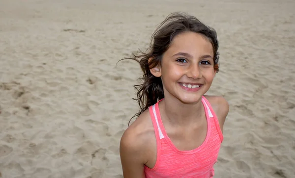 Belle Fille Souriant Sur Plage Photos De Stock Libres De Droits