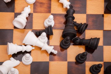 Satranç oyunu. İş stratejisi ve taktik kavramı.