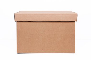 Beyaz arka planda karton kutular. Emlak kavramı.