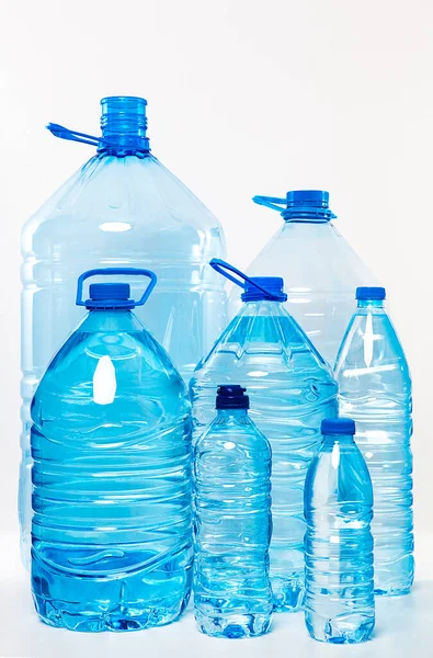 Πλαστικά Μπουκάλια Νερού Λευκό Φόντο Πλαστικό Μπουκάλι Νταμιτζάνα — Φωτογραφία Αρχείου
