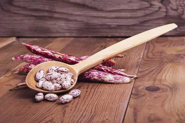 Fresh Organic Kidney Beans Wooden Background Pink Spotted Borlotti Cranberry — Stockfoto