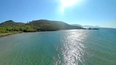 Sporcu uçurtması tatilde. Hindi, Marmaris, Brtbet Körfezi. Açık hava sporları ve tatil konsepti.