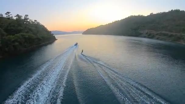 Sportovec Vodních Lyžích Dovolené Krocan Marmaris Brtbet Bay Venkovní Sportovní — Stock video