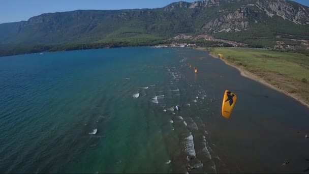 Sportsman Kitesurfing Vacation Turkey Marmaris Brtbet Bay Outdoor Sports Vacation — Stock Video