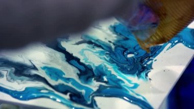 Maviye sarı boya ekleyerek yakın plan..