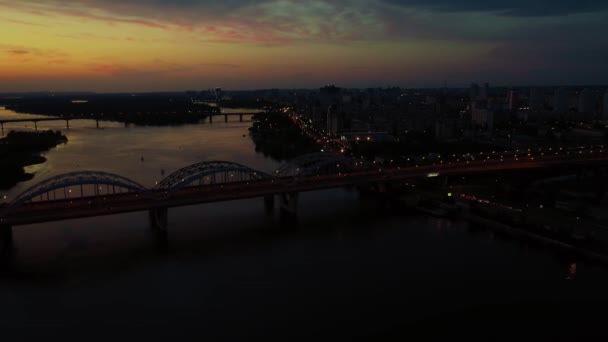 Luchtfoto drone uitzicht van een nacht grote stad scape. — Stockvideo
