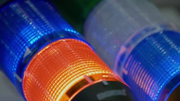Blikající zářící LED diodové žárovky zblízka. — Stock video