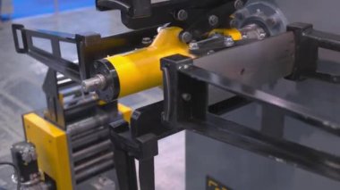 Dört kanatlı makine motor rotorunun yakın çekim döndürmesi.