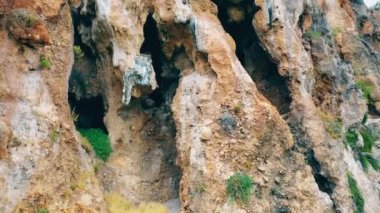 Erotik dağ kayaları yakın mesafede. Hava eritilmiş taş dokusu.