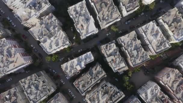 Zona urbana con calles y edificios urbanos. Vista aérea desde el dron. — Vídeo de stock