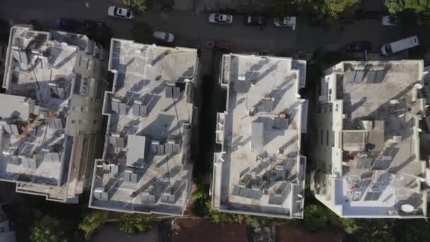 Top view of apartment buildings roofs with solar panels. — Stock Video
