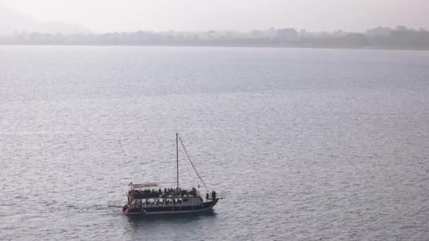 Seascape with sailing yacht. Summer sea. — Stockvideo